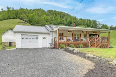 Image de Hike & Relax: Blue Ridge Mountain Retreat!