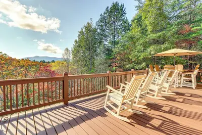 Image de Deck, Grill & Mtn Views: Warne Getaway!