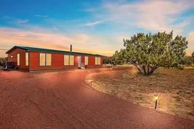 Image de Charming Cabin just 45 minutes from Grand Canyon Rim, Family Friendly, Telescope