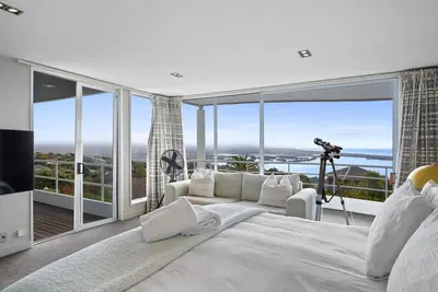 Image de Panoramic City Views with Hot Tub