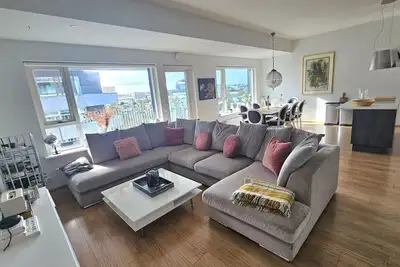 Image de New Modern 3br, Great View & Private Parking