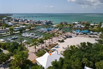 Image de Exclusive Sanibel Marina Residence with Pool