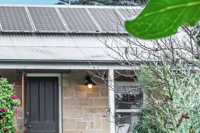 Image de 5 Minute walk into the Cbd near shops, restraunts and bars.