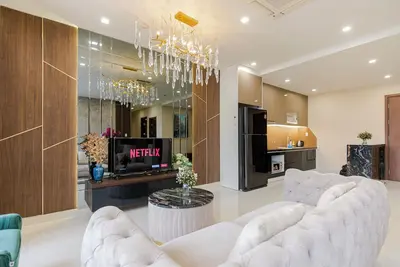Image de Romantic luxury/ modern Europeandesign/Hcmc/buivienstreet/D4/D1