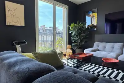 Image de Unique central arty top floor 2br appt with AirCon & terraces