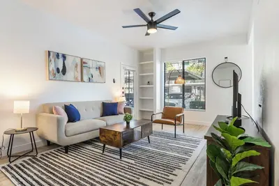 Image de 2br CozySuites at Kierland Commons with pool #02