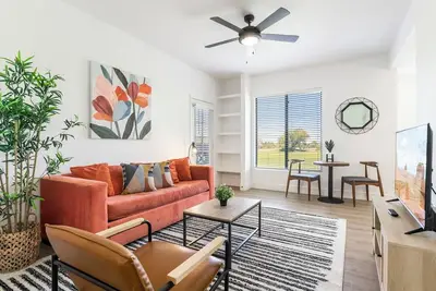 Image de 2br CozySuites at Kierland Commons with pool #07