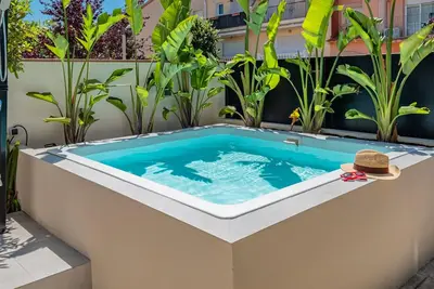 Image de Maison Élégante avec Piscine Privée et Terrasse à 3 Min de la Plage de Palamós