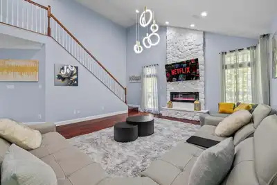 Image de Luxe Getaway | Hot Tub, Sauna, Theater & Game Room