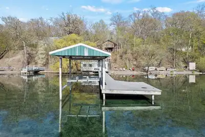 Image de Lakefront | Seneca Wine Trail | Hot Tub | Dock