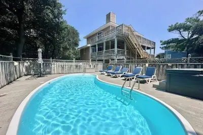 Image de Stylish Home w/ Pool, Hot Tub & Walk to Beach