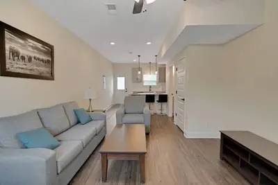 Image de Get comfortable and enjoy 2 bedroom with 2. 5 bathroom  at this spacious unit