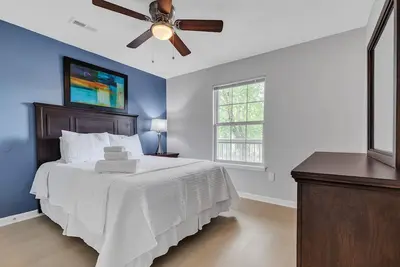 Image de Modern Comfort Meets Fayetteville Charm (cb)