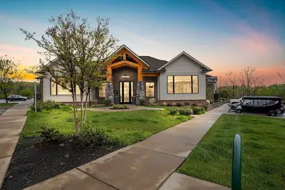 Image de Seize Serenity: Overlook at Farragut - Knoxville's Ultimate Urban Escape