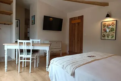 Image de Chambre d'hôtes La Tour du Laurensou Figeac La campagne en ville