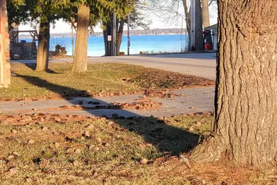 Image de Lakeview / Gazebo / Firepit / Kayak /Sup, A/C Recliner / Lake Access / Trails