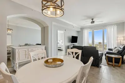 Image de Oceanfront | Large Covered Balcony | Second Floor Ocean Place | Walk to the Ritz Carlton