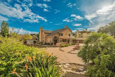 Image de Newly Remodeled Suburban House