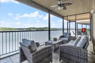 Image de Lakefront 4 Bedroom Condo on Hh