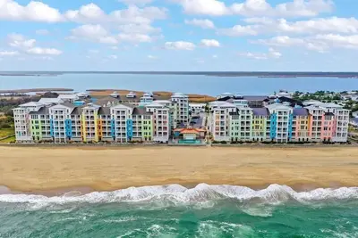 Image de Time to whisk yourself away to the comfort of  Lazy Waves! 414b