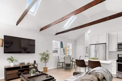 Image de Charming 4br Coach House in River West Chicago!