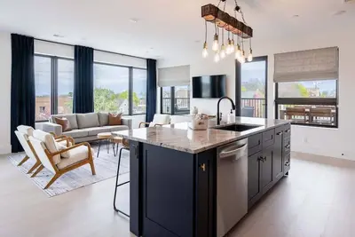 Image de Stunning Luxury Condo in Downtown Grand Haven!
