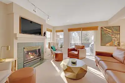 Image de Just 2 Blocks from Frisco Main St and the Marina