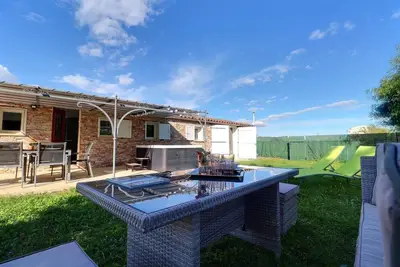 Image de Magnifique Maison avec jardin et jacuzzi