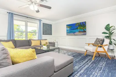 Image de 5-bed Villa with Pool, minutes to Hard Rock hotel and Beach