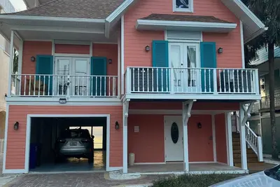 Image de Bahama Beach House Bonita Beach Beachfront Home