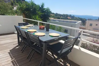 Image de Haut de villa avec vue mer et jardin à 10mn à pied de la plage de la Fossette