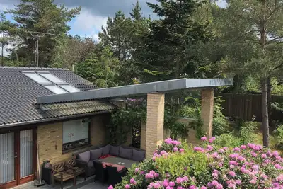 Image de 90 Meter fra Havet Ligger Dette Dejlige Sommerhus med Egen sti til Vandet