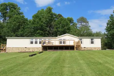 Image de Spacious family friendly home that is pet friendly that is near Douglas Lake.