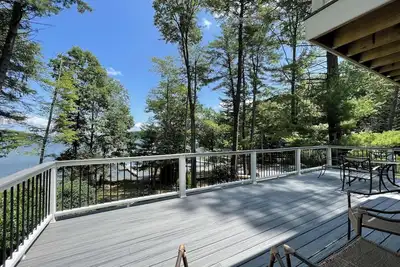 Image de Lake Wallenpaupack Lakefront home - Sleeps 8+ w\/ Private Boat Dock!