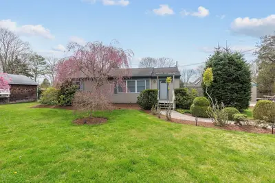 Image de Memorial Day Weekend Rental - Hampton Bays. Large Deck and In-ground Pool