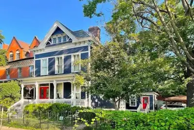 Image de Charming 1800s Home in Historic Hills District