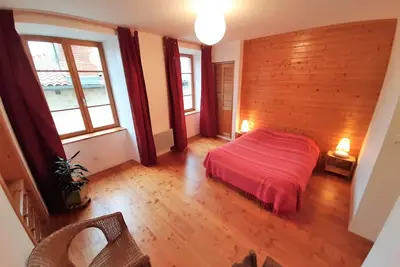 Image de Chambres d'hôtes, avec jardin, dans une bâtisse de caractère en pierre et bois
