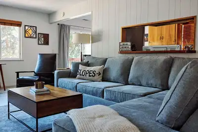 Image de The Cozy Casita mountain cabin in Running Springs/Ev Charger/Pet Friendly