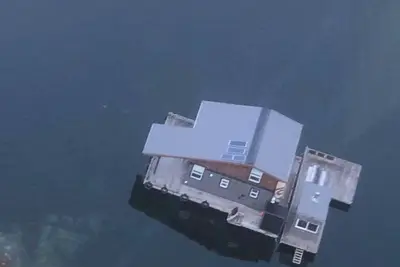 Image de Float house with a wood fired sauna