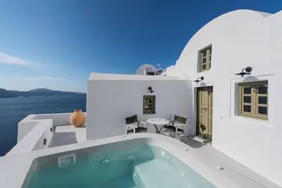 Image de Rhenia Suites-Prive Jacuzzi&Caldera View