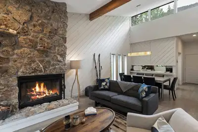 Image de Spacious Cozy Condo, On Bus Route