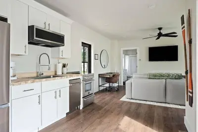 Image de 2 Bedroom Villa - Two bedrooms, one sleeper sofa and a kitchenette