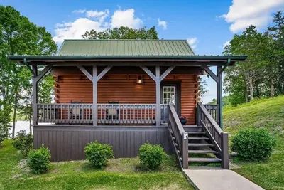 Image de Cabin with Loft - One bed in loft, sleeper sofa and full kitchen