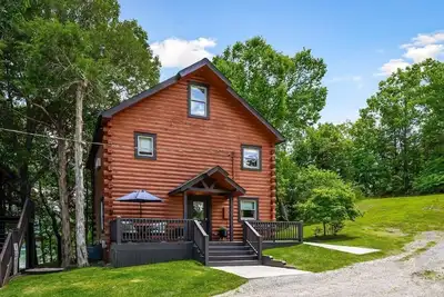 Image de 10 Person Lodge - 2 Floors and a 3rd floor loft, entertainment room, full kitchen