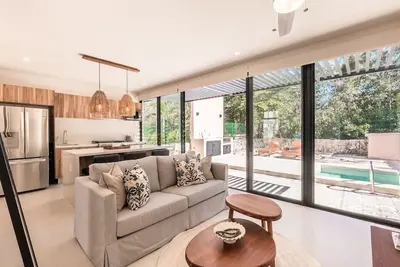 Image de Gated Community Private Pool