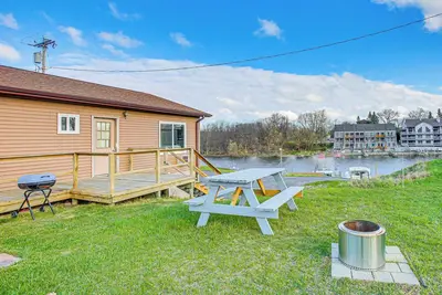 Image de Michigan Manistee River Cabin ~ 1 Mi to Downtown