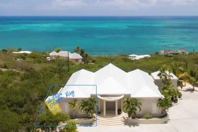 ParadiseOneVilla Suites - 2 Suites - 3 Bedrooms - Centrally Located