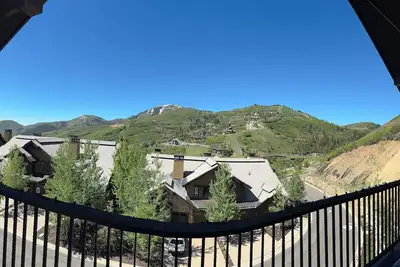 Image de Discover mountain bliss at our exquisite Deer Crest retreat!