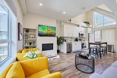 Image de 3 Bdrm Retreat By Banff- Heated Pool & Hot tub