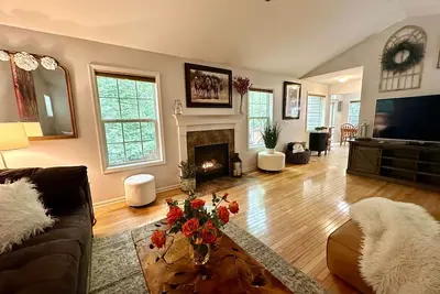 Image de Large Saratoga Home Great For Family